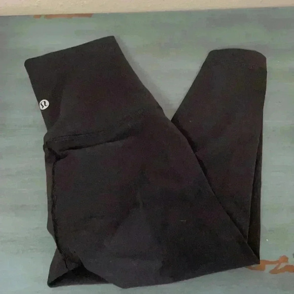LULULEMON Women’s Capri Leggings - Picture 2 of 9